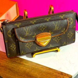 Louis Vuitton monogram long zipper wallet
